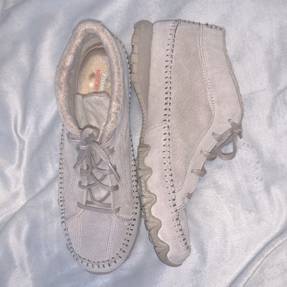 Sketchers biker totem pole suede chukka moccasins size 10 taupe beige no slip
